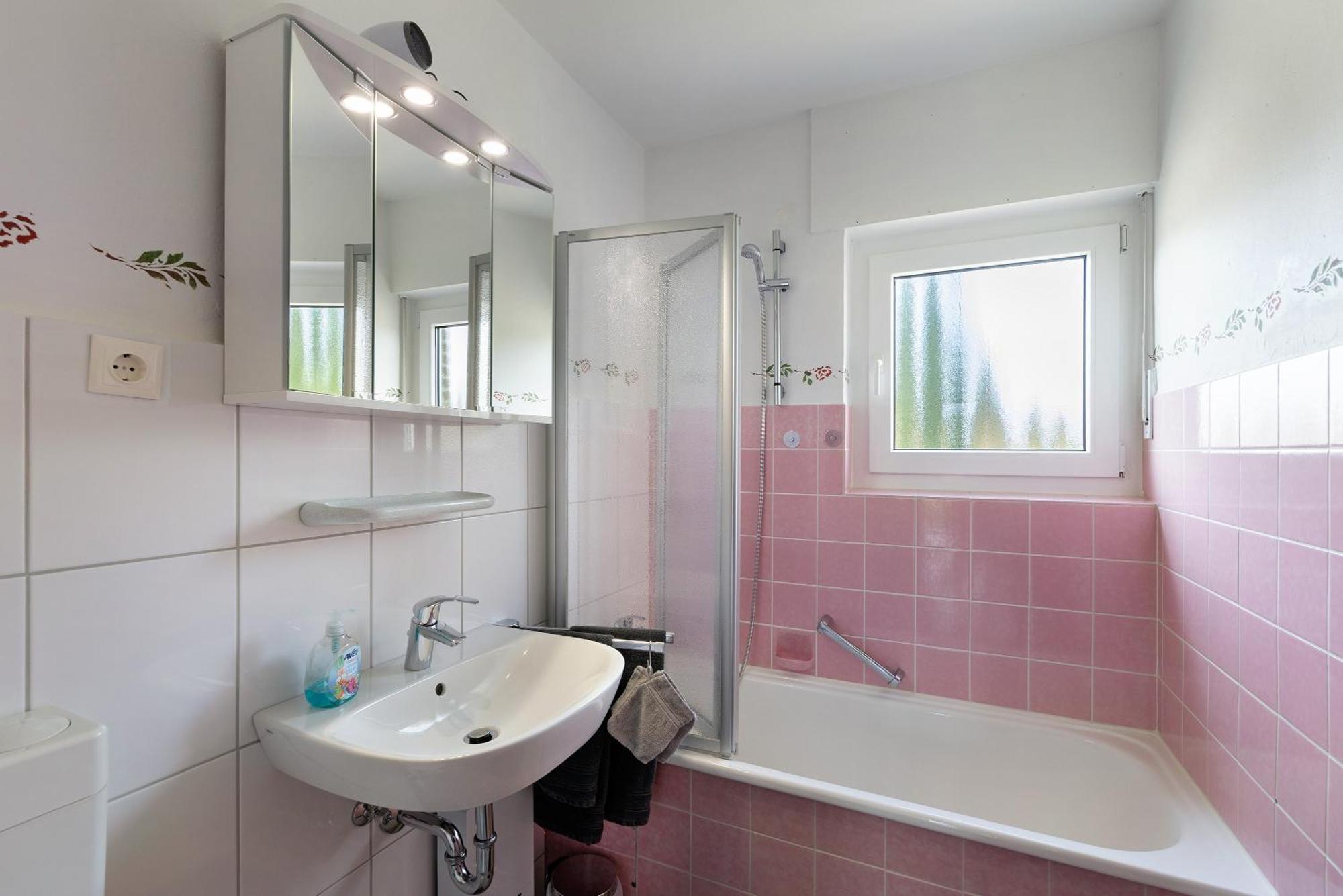 Ruhiges Appartement Am Stadtrand เคเวลาร์ ภายนอก รูปภาพ